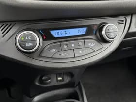 Toyota Yaris thumbnail 4