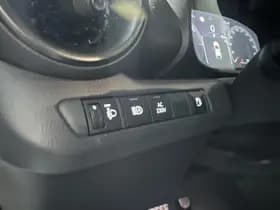 Toyota C-hr thumbnail 4