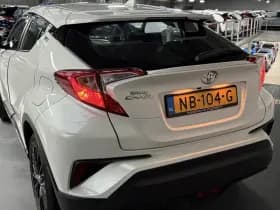 Toyota C-hr thumbnail 2