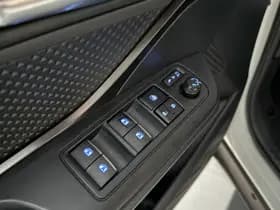 Toyota C-hr thumbnail 6