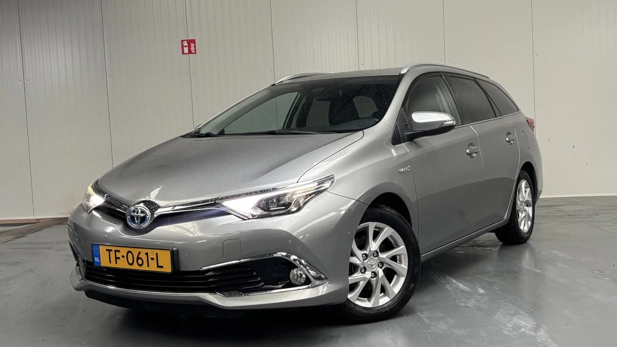 Toyota Auris — foto 1