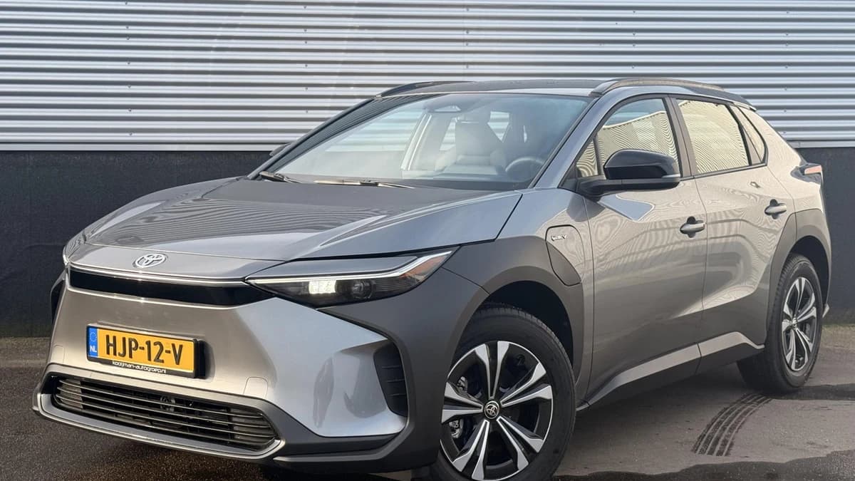 Toyota Bz4x — foto 1