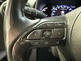 Toyota Yaris-cross thumbnail 4