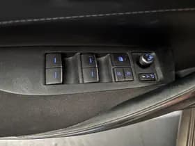 Toyota Corolla-touring-sports thumbnail 4