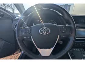 Toyota Auris thumbnail 14
