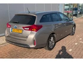 Toyota Auris thumbnail 4