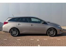 Toyota Auris thumbnail 32