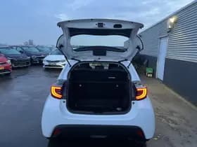 Toyota Yaris thumbnail 12