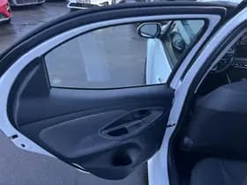 Toyota Yaris thumbnail 15