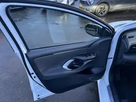 Toyota Yaris thumbnail 17