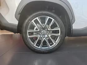 Toyota Corolla-cross thumbnail 6