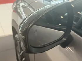 Toyota Corolla-cross thumbnail 7