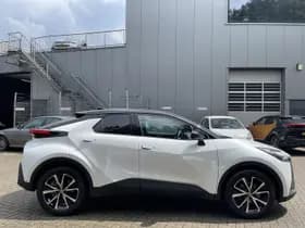 Toyota C-hr thumbnail 3