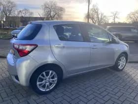 Toyota Yaris thumbnail 2