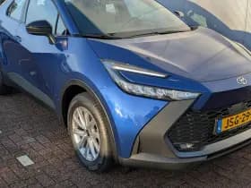Toyota C-hr thumbnail 3
