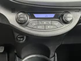 Toyota Yaris thumbnail 16