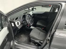 Toyota Yaris thumbnail 4