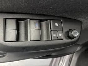 Toyota Yaris thumbnail 6