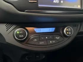 Toyota Yaris thumbnail 18