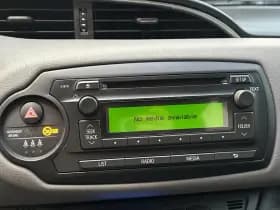 Toyota Yaris thumbnail 11