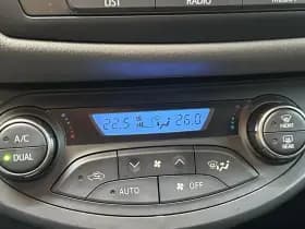 Toyota Yaris thumbnail 12