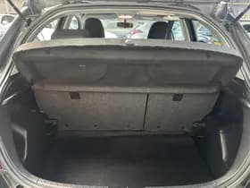 Toyota Yaris thumbnail 16