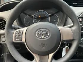 Toyota Yaris thumbnail 9