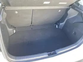 Toyota Yaris thumbnail 8