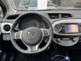 Toyota Yaris thumbnail 8
