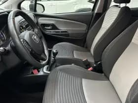 Toyota Yaris thumbnail 2