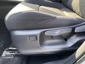 Toyota Corolla-cross thumbnail 41