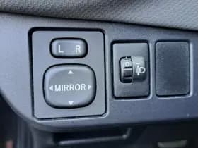 Toyota Yaris thumbnail 45