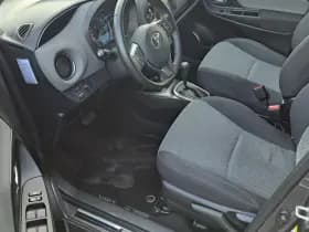 Toyota Yaris thumbnail 8