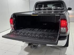 Toyota Hilux thumbnail 5