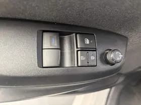 Toyota Yaris thumbnail 31