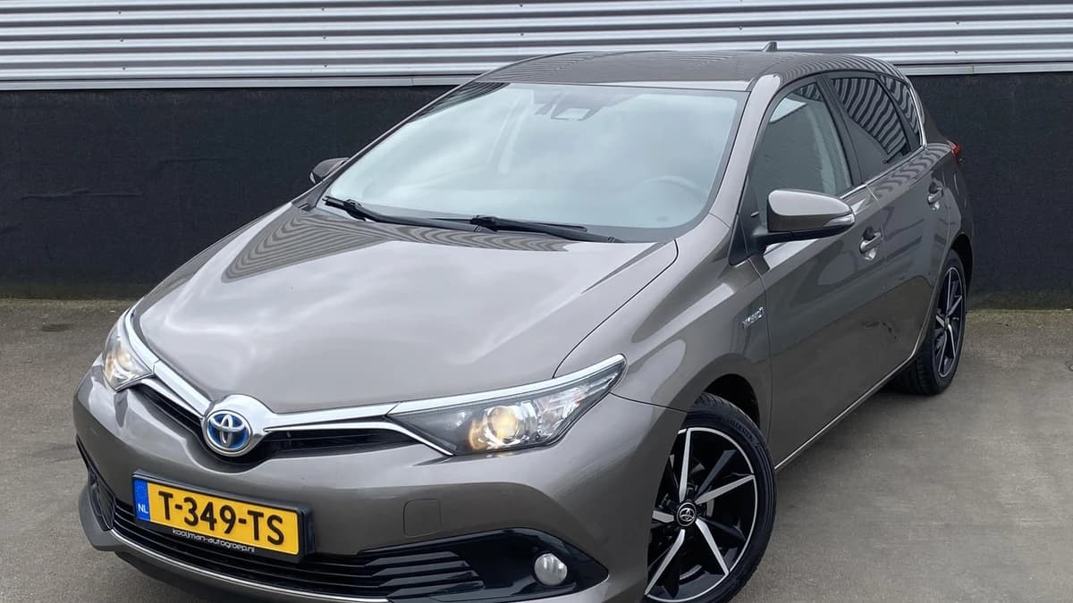 Toyota Auris — foto 1