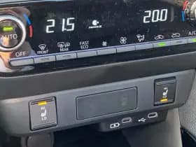 Toyota Yaris thumbnail 48