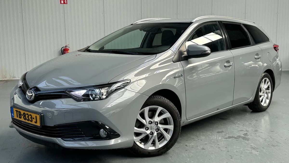 Toyota Auris — foto 1