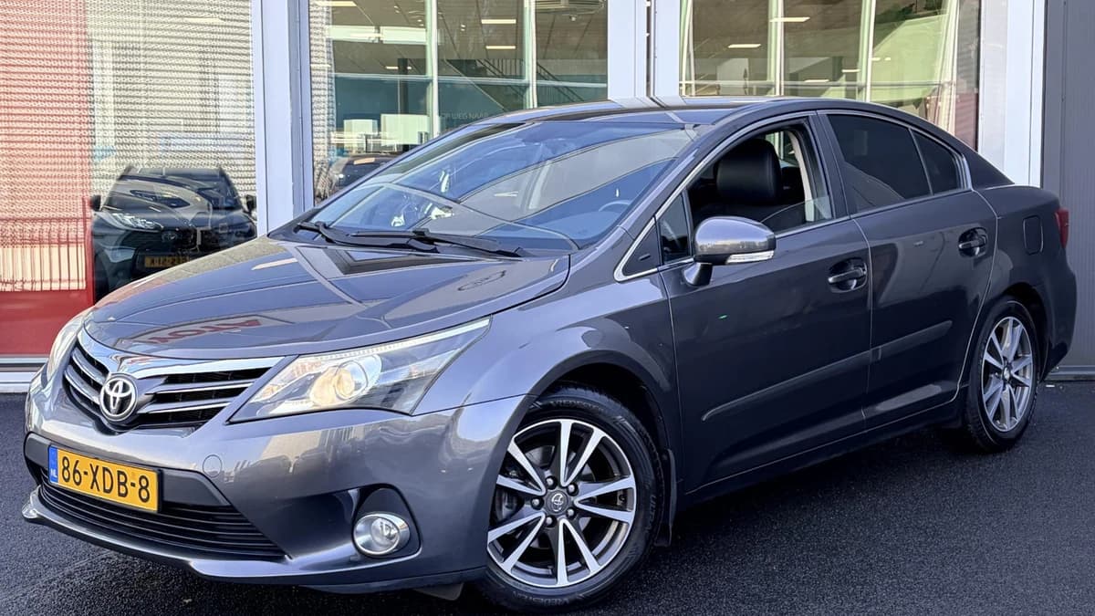 Toyota Avensis — foto 1