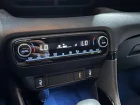 Toyota Yaris thumbnail 16