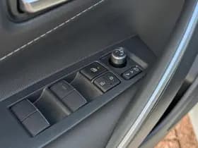 Toyota Corolla thumbnail 13