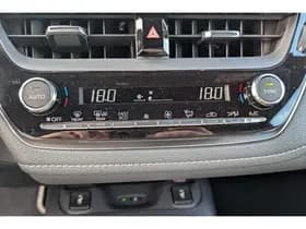 Toyota Corolla thumbnail 37