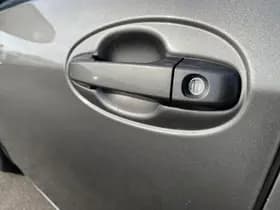 Toyota Yaris thumbnail 15