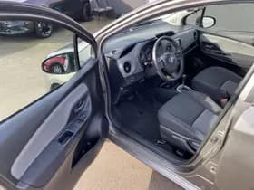Toyota Yaris thumbnail 17