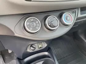 Toyota Yaris thumbnail 35