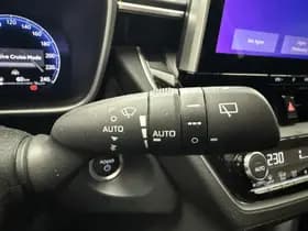 Toyota Corolla-cross thumbnail 8