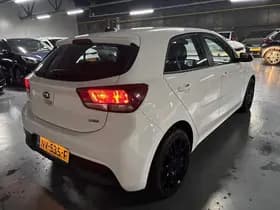 Kia Rio thumbnail 42