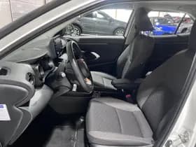 Toyota Yaris-cross thumbnail 11