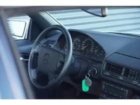 Mercedes-Benz SL-Klasse Cabrio 280 / NL Auto / Volledige Historie thumbnail 37