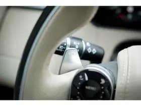 Land Rover Range Rover Velar 2.0 I4 Turbo AWD R-Dynamic HSE thumbnail 31